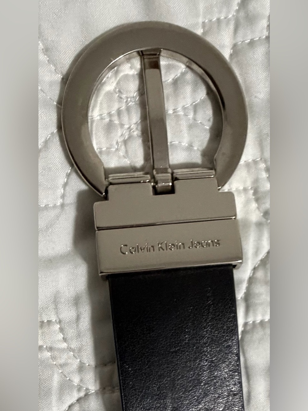 Calvin Klein Jeans Unisex Reversible Leather Belt with Polished Silver Buckle